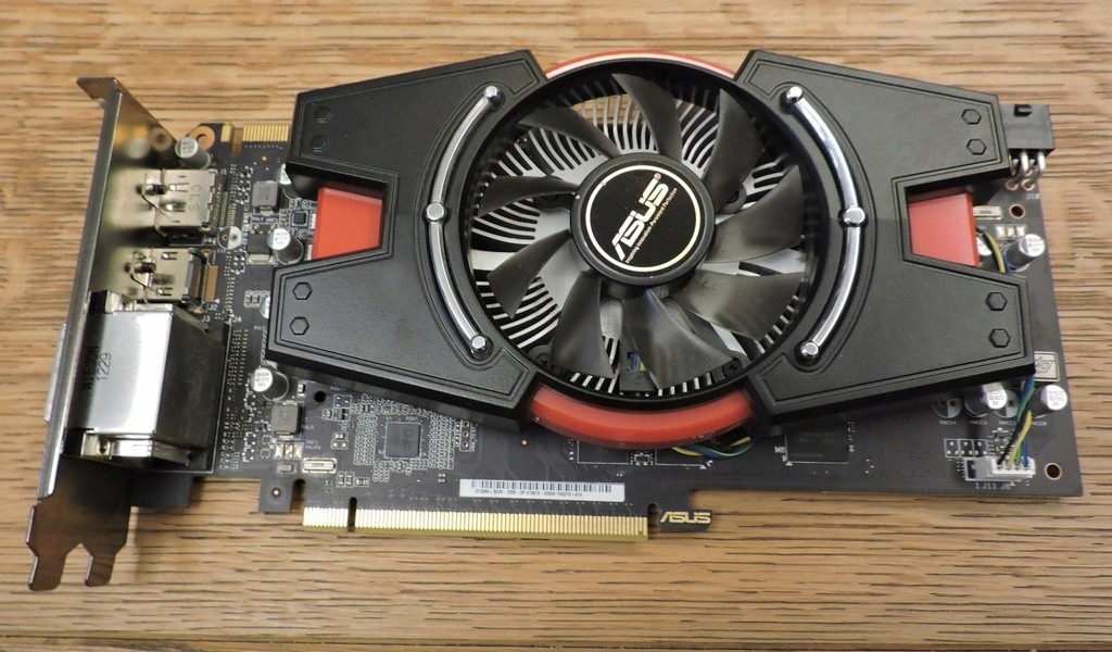 Asus GTX 660 wersja 3GB GDDR5 192-bit.