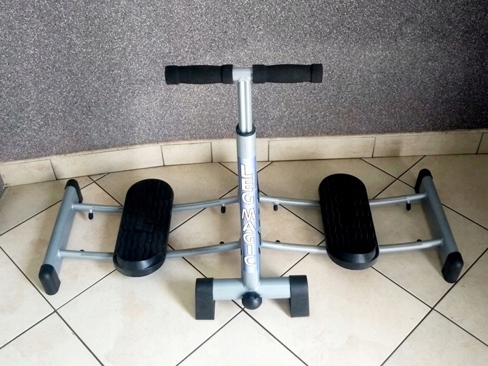 PRZYRZĄD DO ĆWICZEŃ MIĘŚNI NÓG LEG MAGIC X17700