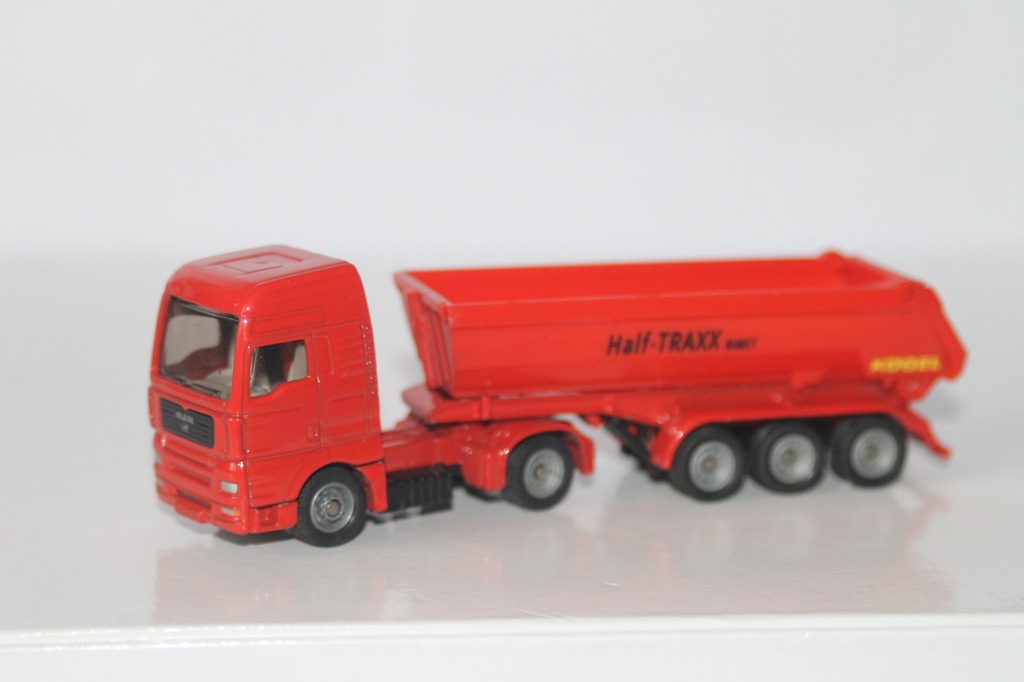SIKU-  MAN  Z NACZEPĄ WYWROTKĄ KOGEL 1/87