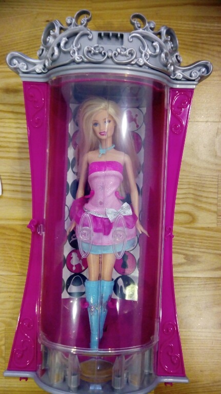 LALKA BARBIE MAGICZNA SZAFA