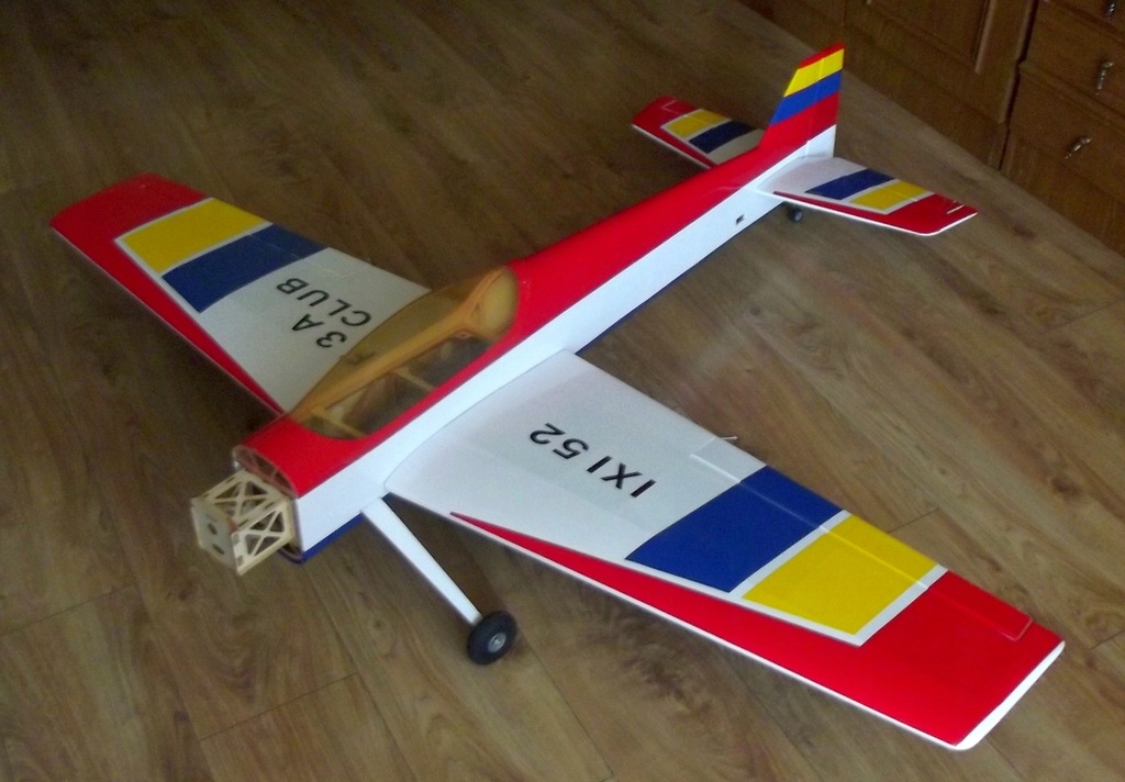 IXI 52 - model akrobacyjny w atrakcyjnej cenie .