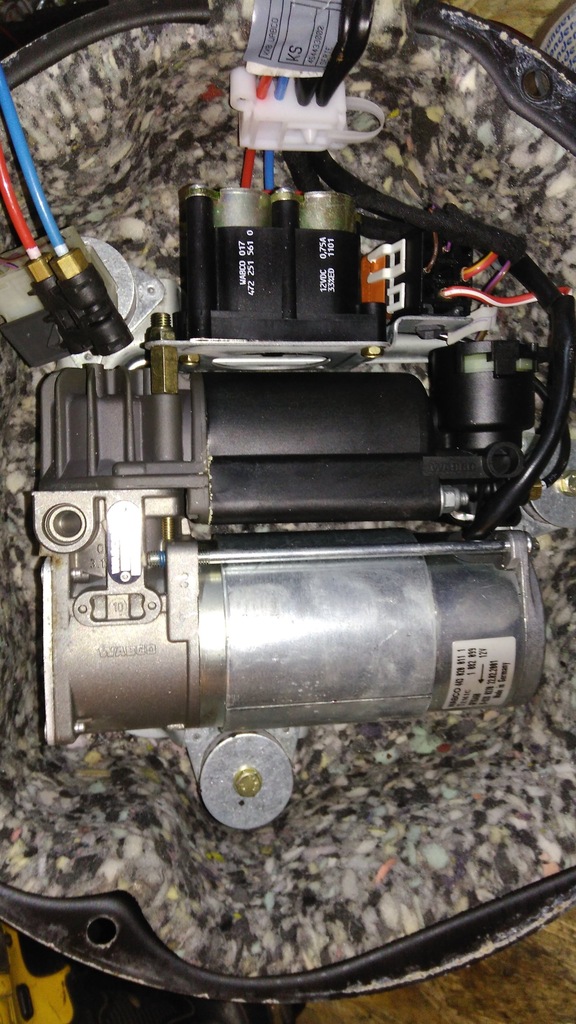 Kompresor Pompa NIVO Bmw e39 x5 4430200111 WABCO