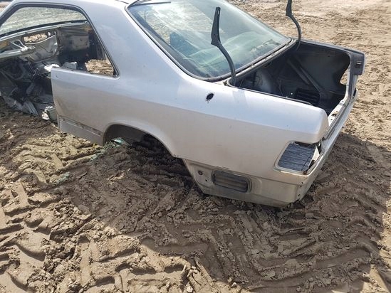 Mercedes 124 W124 coupe TYLNY BŁOTNIK LEWY TYŁ