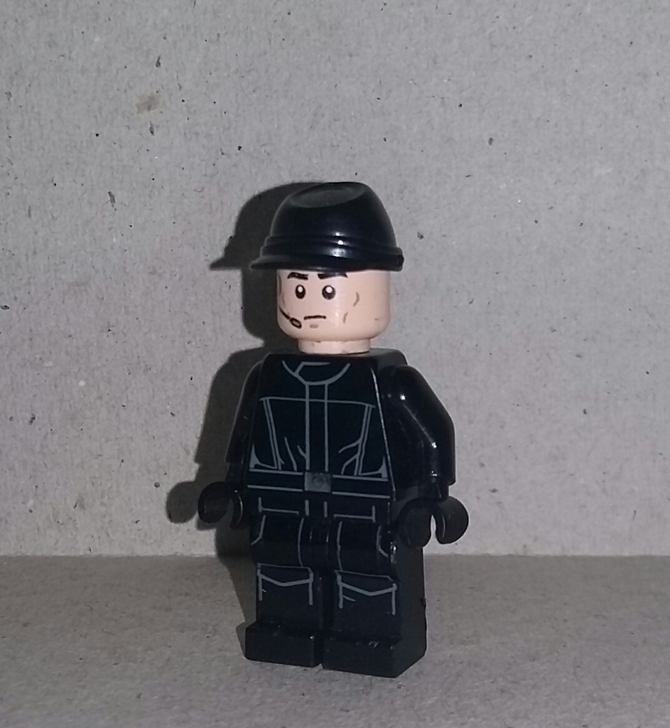 LEGO STAR WARS FIGURKA imperial officer