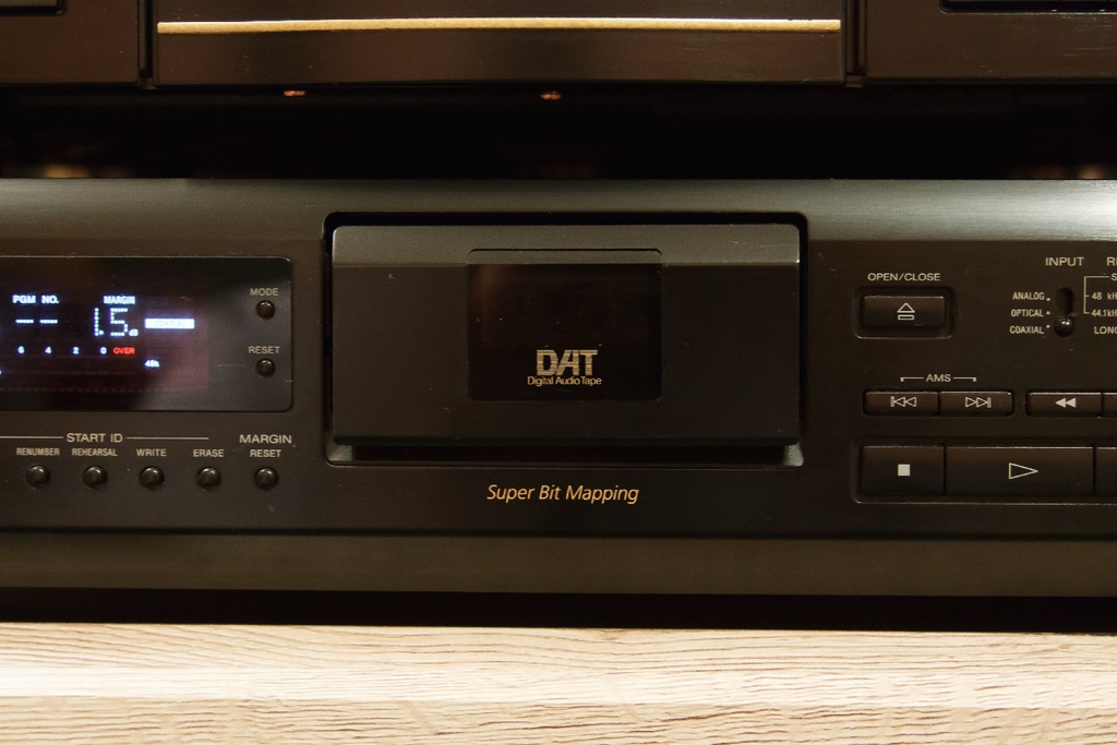 DATデッキsony DTC―ZE700ゴ―ルドSBM搭載機 SONY DTC-ZE700の仕様 ソニー