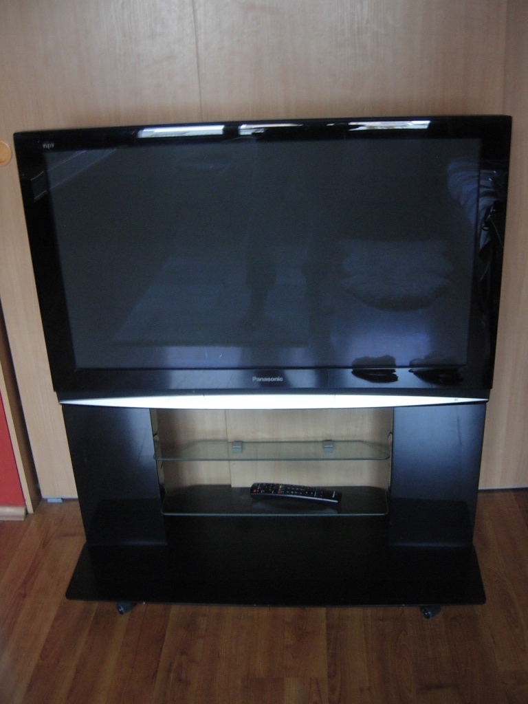 Panasonic Viera plazma 42 Full HD 100Hz + stolik