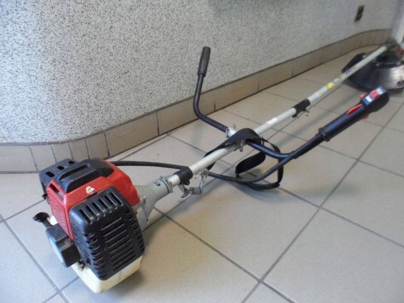 PODKASZARKA SPALINOWA GEKO G8 1060