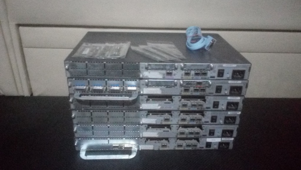 Zestaw 6 routerów Cisco 2600 Series