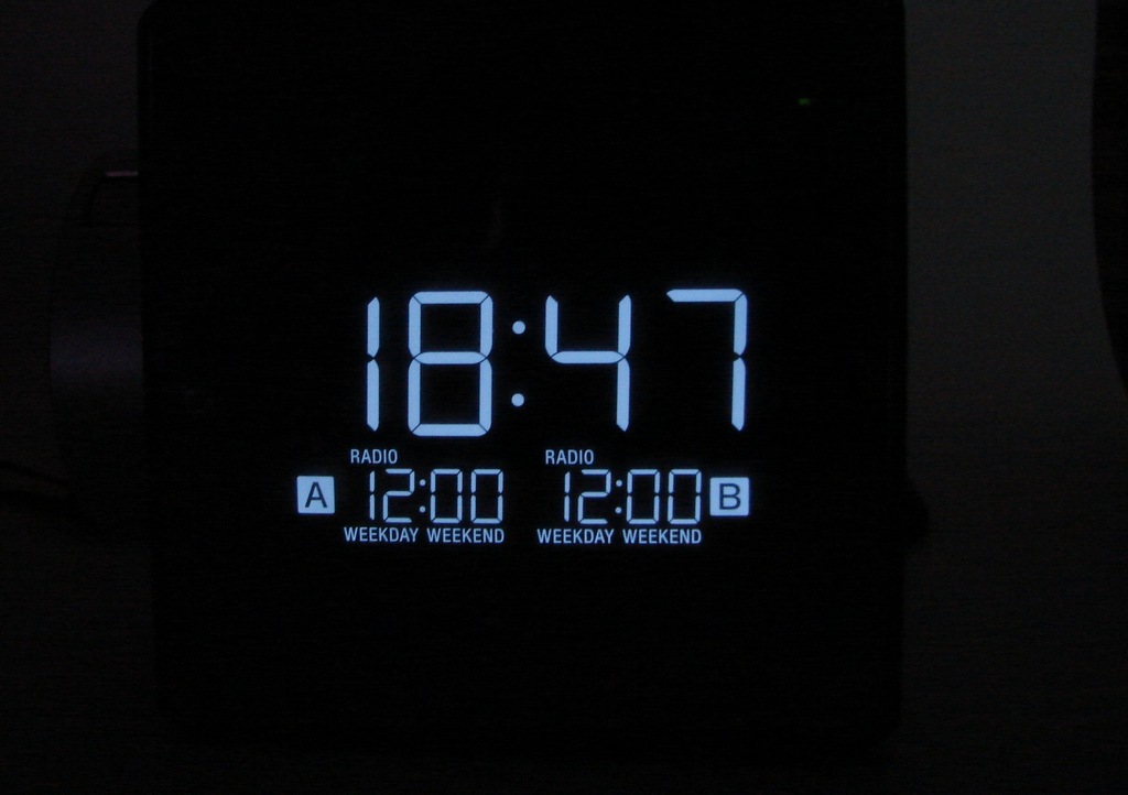 Radiobudzik SONY ICFC1PJ Projektor Ładowarka USB 7082001031