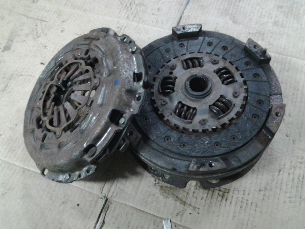 SPRZĘGŁO DWUMAS AUDI A4 A5 3.0 TDI 0B2105266D