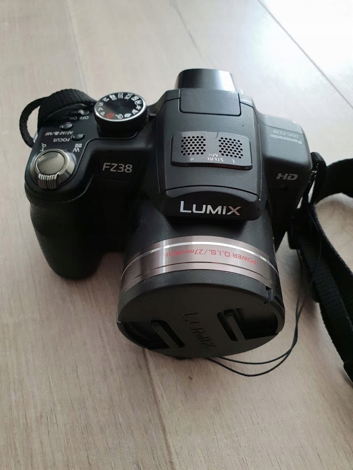 Aparat PANASONIC LUMIX DMC-FZ38 + ŁADOWARKA