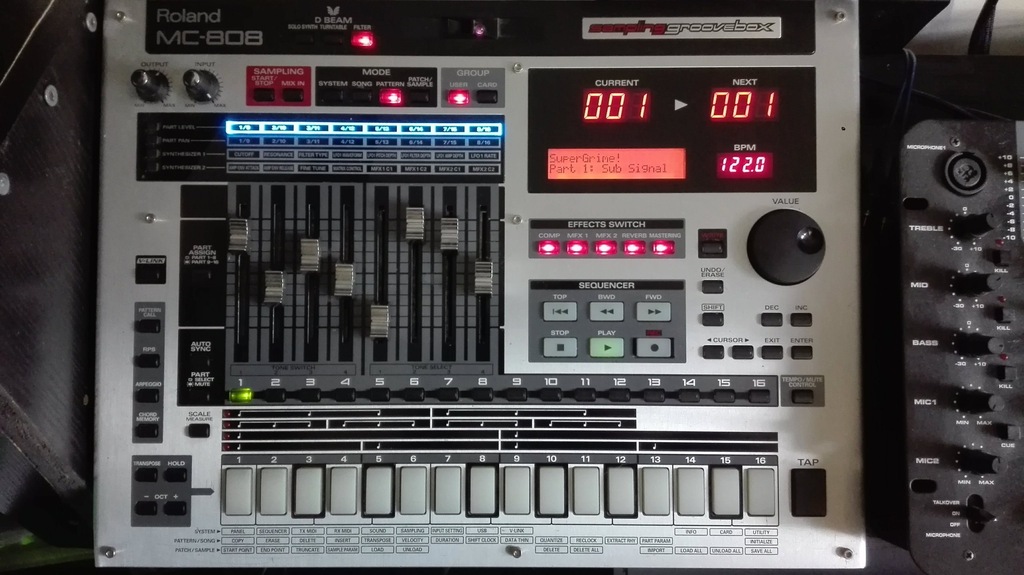 ROLAND MC808