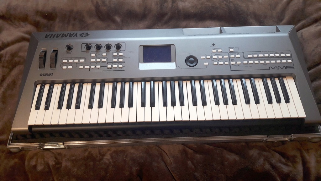 Yamaha MM6 syntezator