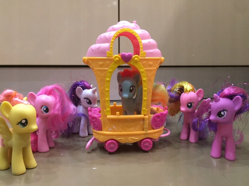 HASBO KARETA MY LITTLE PONY i 7 kucyków KAROCA