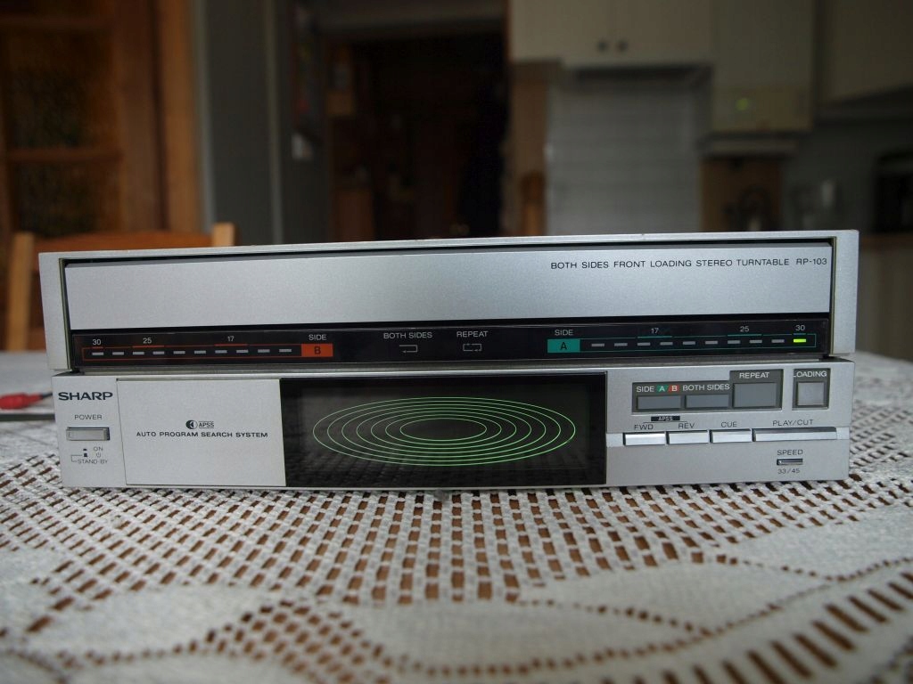 SHARP BOTH SIDES FRONT LOADING TURNTABLE RP-103