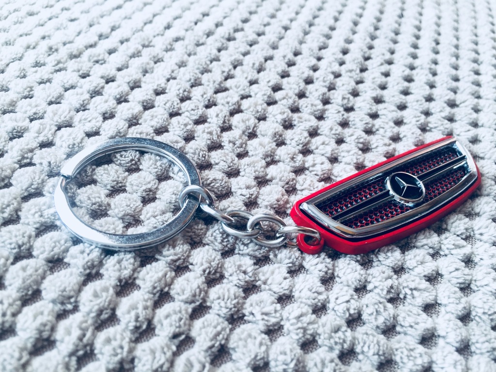 Breloczek Brelok Mercedes-Benz Grill Czerwony