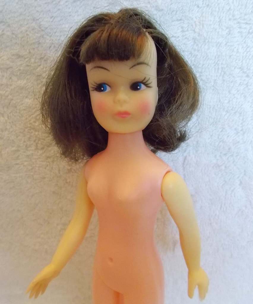 HONG-KONG lalka vintage styl PAMELA LOVE 18,5 cm
