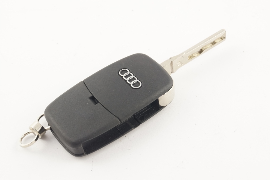 Oryginalny kluczyk Audi A3 8L