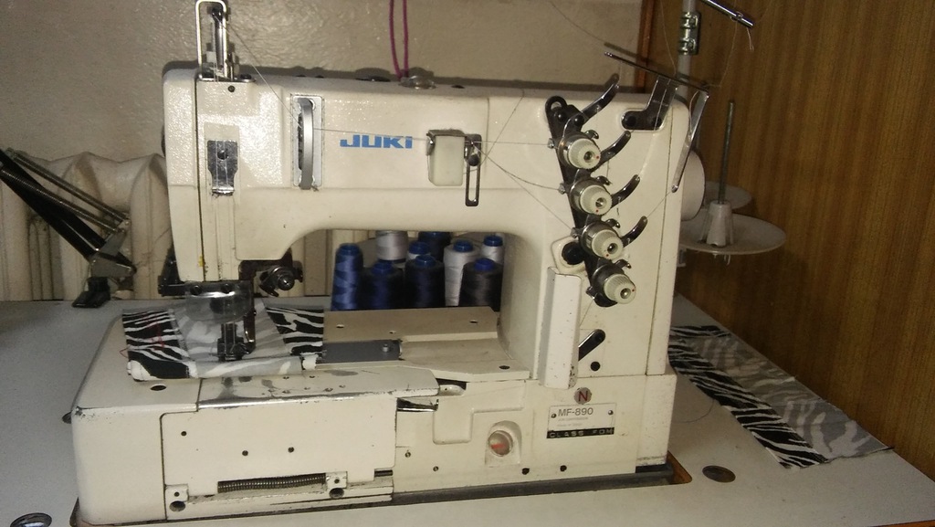 MASZYNA RENDERKA TRZY IGŁOWA JUKI MF-890  FDM