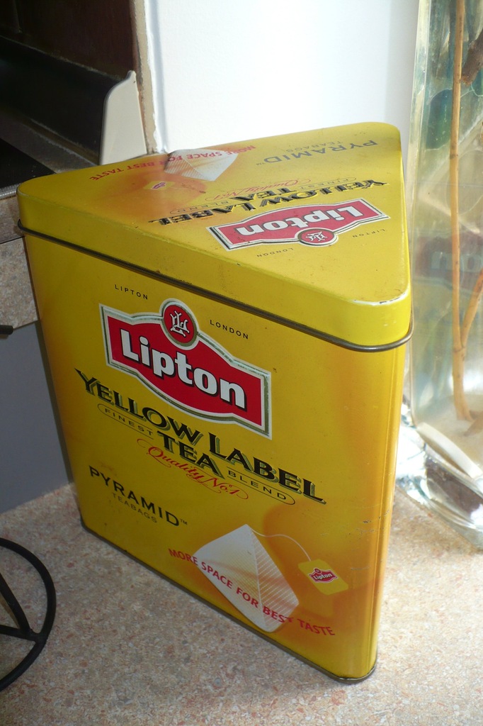PUSZKA METALOWA KOLEKCJOINERSKA NA HERBATĘ LIPTON