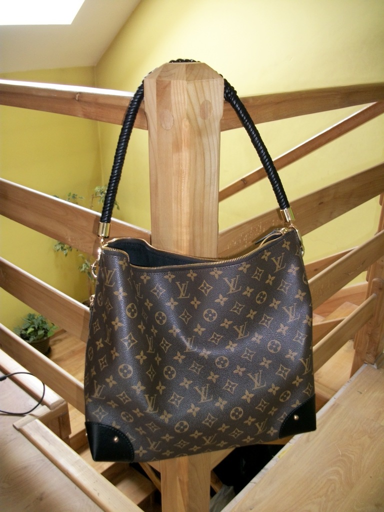 LOUIS VUITTON monogram LV model TRIANGLE SOFTY - 7425331371 - oficjalne  archiwum Allegro