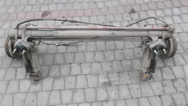Peugeot 306 HB Belka Bębny tył tylna bez ABS
