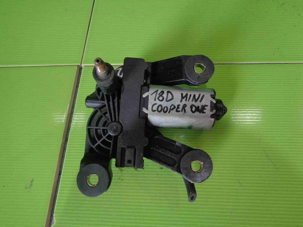 MINI COOPER ONE I 3D 03 silniczek wycieraczki tyl