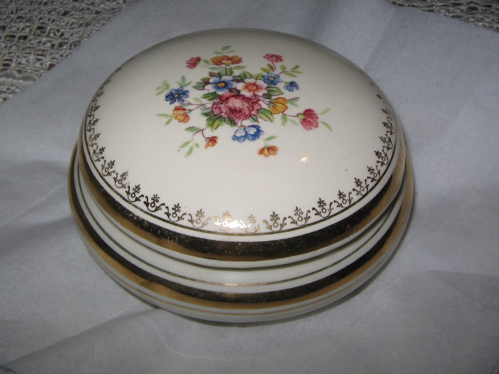 Chodzież , puzderko, szkatułka stara porcelana