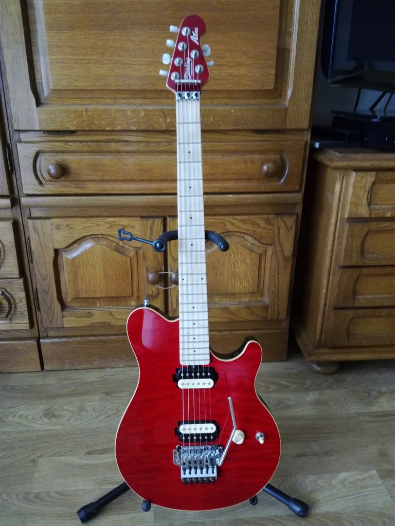 Sterling AX 40 jak Music Man AXIS