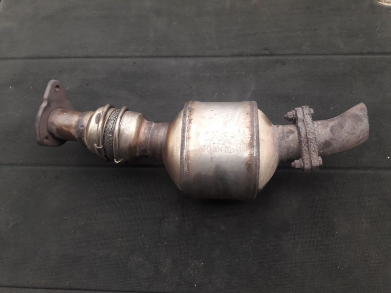 Katalizator Audi A4 B7 2.0TDI 8E0131701FM