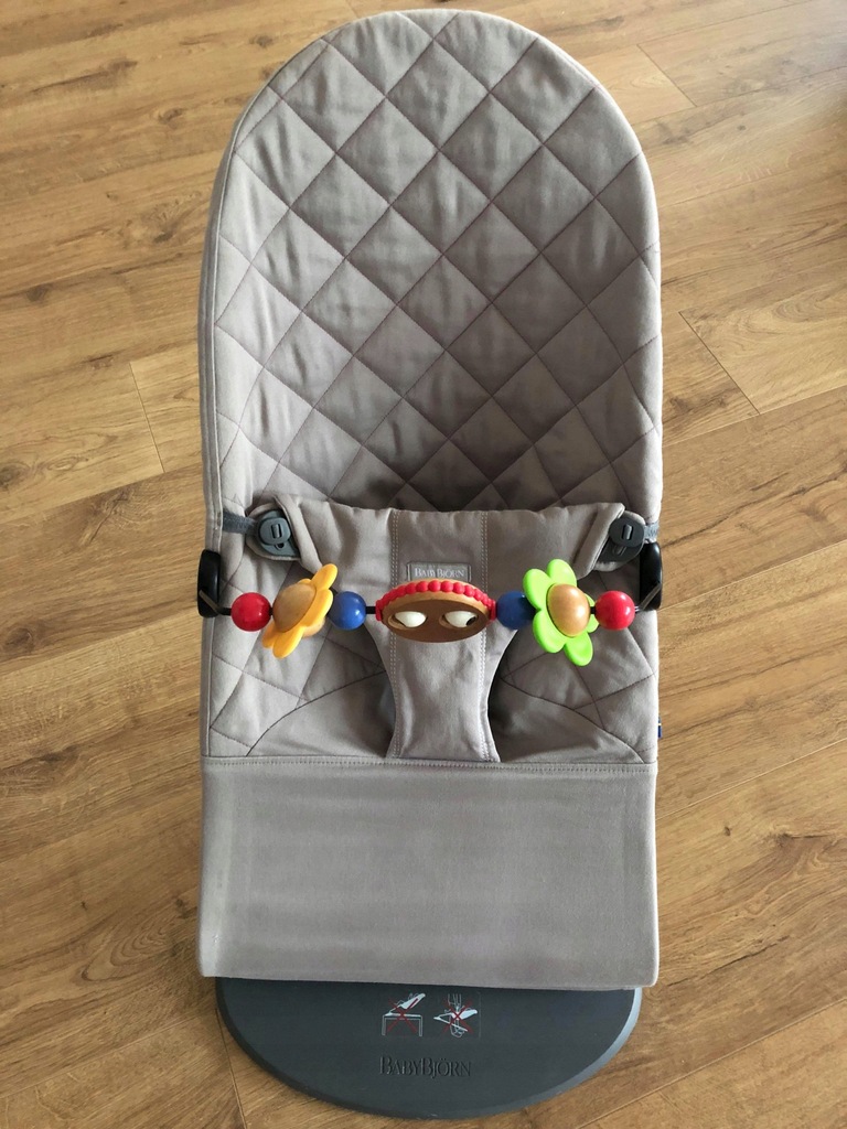 Lezaczek Babybjorn Bliss + zabawka