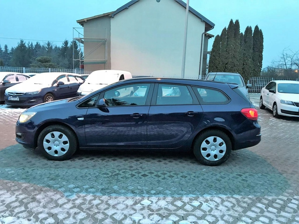 Opel astra salon