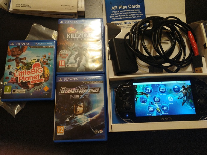 PS VITA 1004 + karta 8gb + 3 GRy