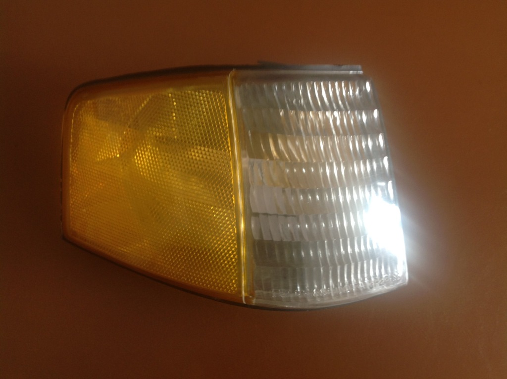 PRZEDNIA LAMPA KLOSZ KIERUNKOWA FORD TAURUS