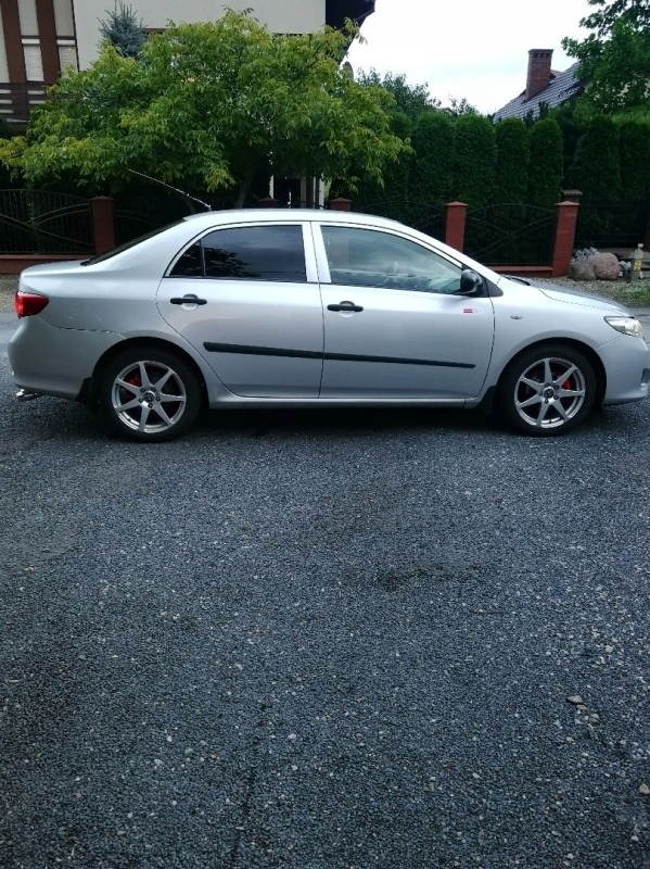 toyota corolla e15 2008 rok srebrna