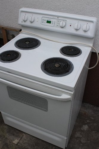 duża kuchnia elektryczna lub gazowa 76 cm GE