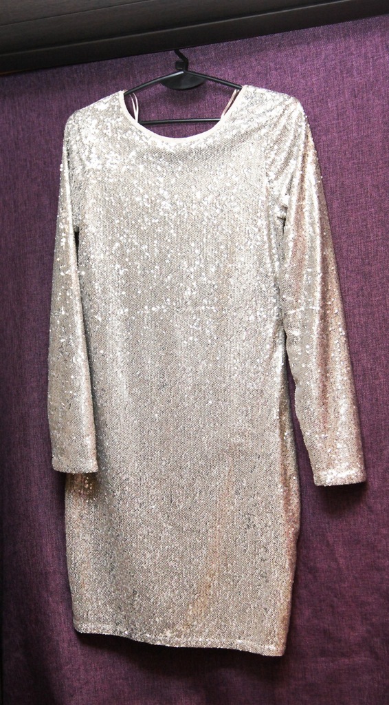 Suknia wieczorowa z cekinami Kolor srebrny