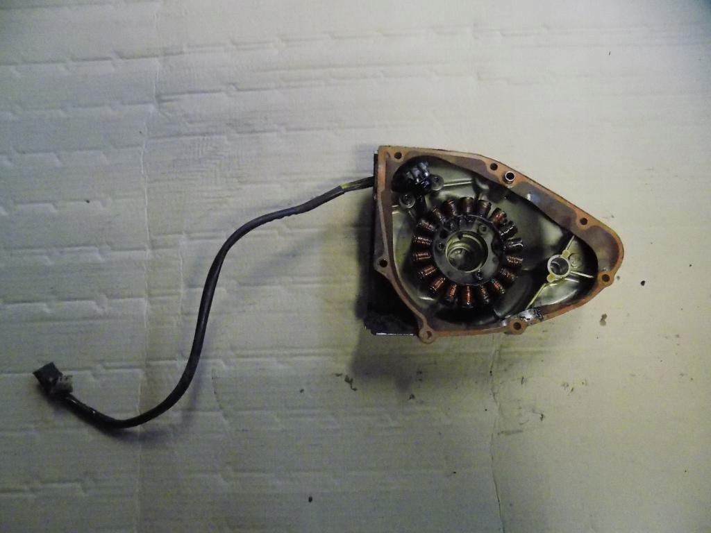 SUZUKI GZ MARAUDER 125 STATOR ISKROWNIK POKRYWA