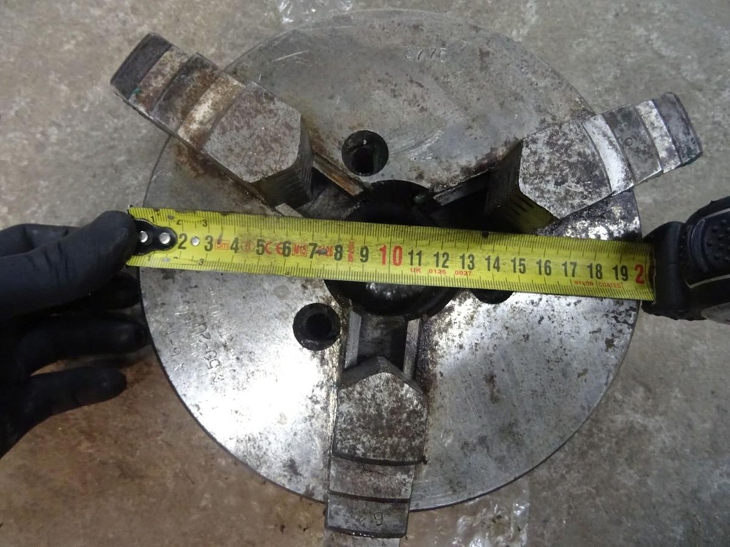 UCHWYT WRZECIONO TOKARSKIE 200mm