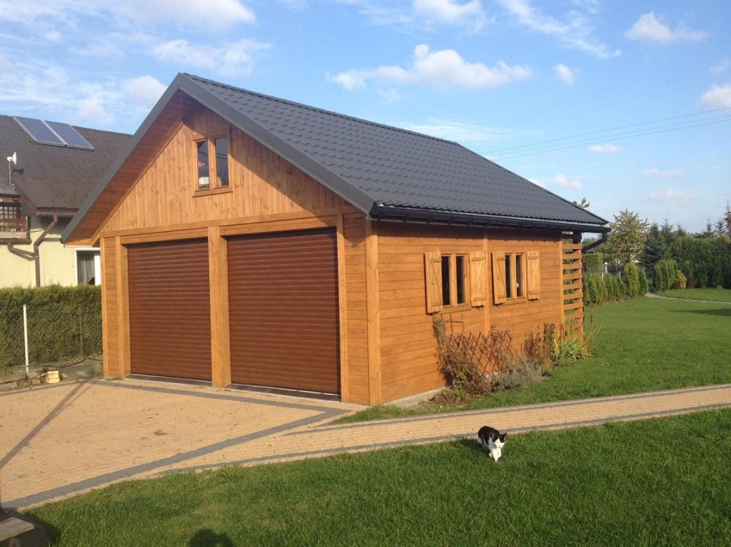 Garaż dwustanowiskowy drewniany, domek letniskowy
