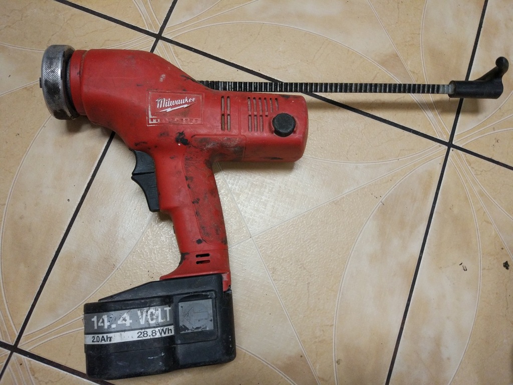MILWAUKEE PCG 14,4 PISTOLET DO KLEJU AKUMULATOROWY