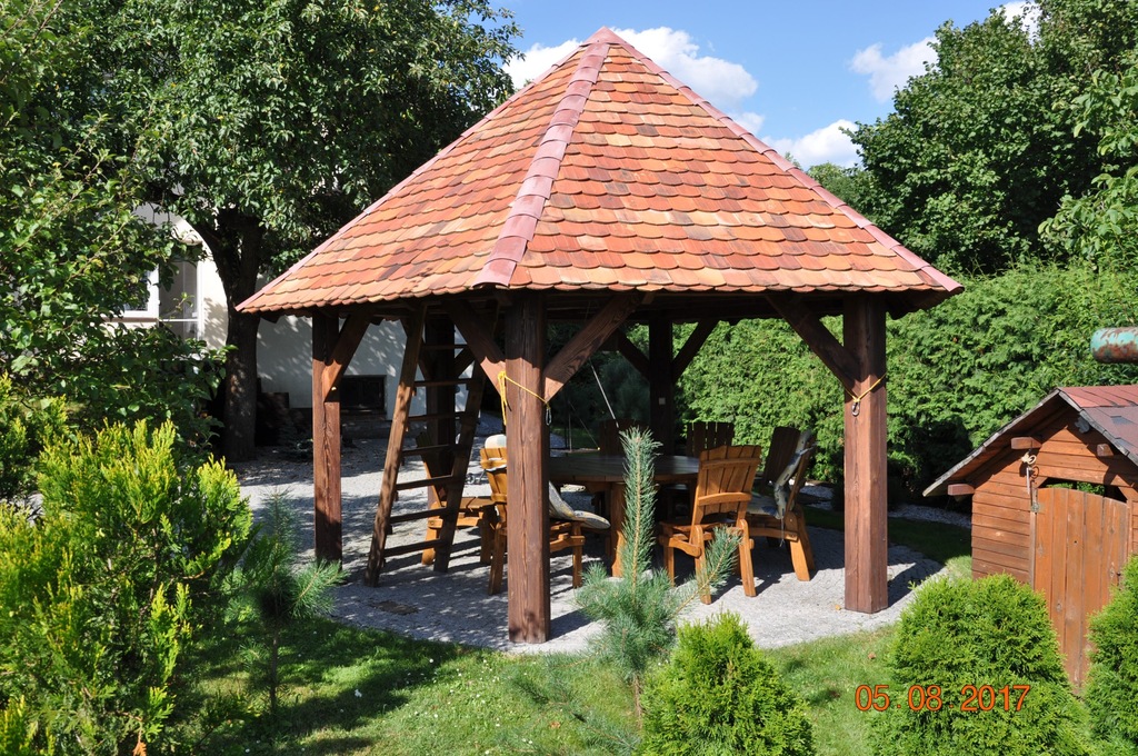 Altana ogrodowa, dachówka - karpiówka