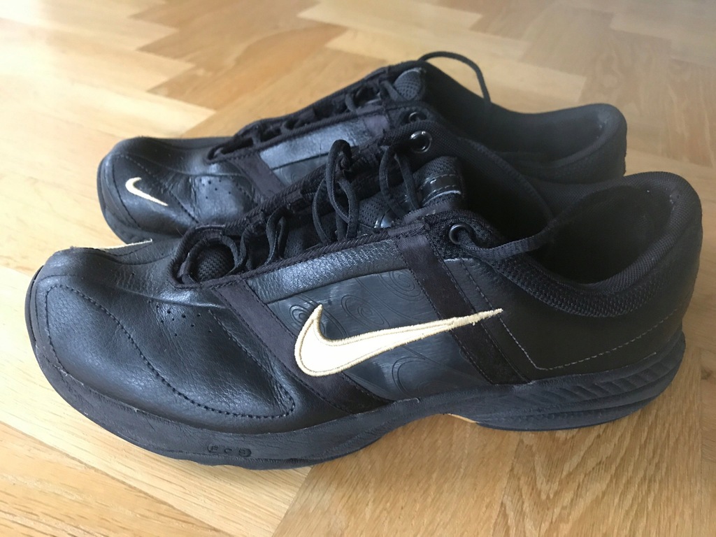 Buty sportowe damskie czarne NIKE rozm. 40 używane