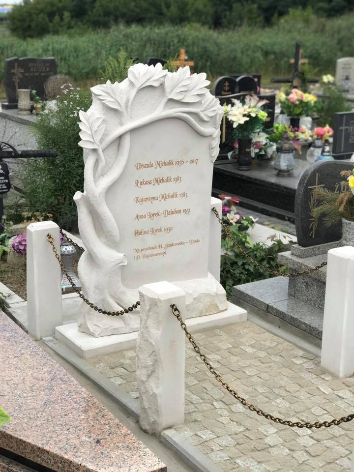 nagrobek z piaskowca pomnik rzezba drzewo