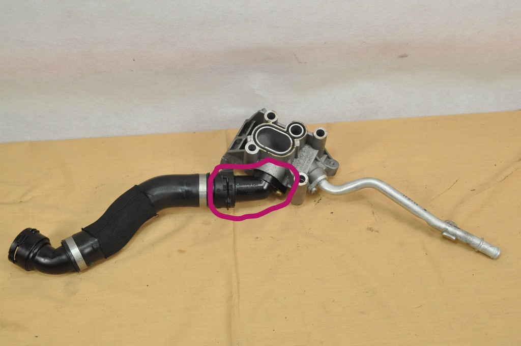 Króciec układu chłodzenia-Audi Q7- 059 121 071 DE