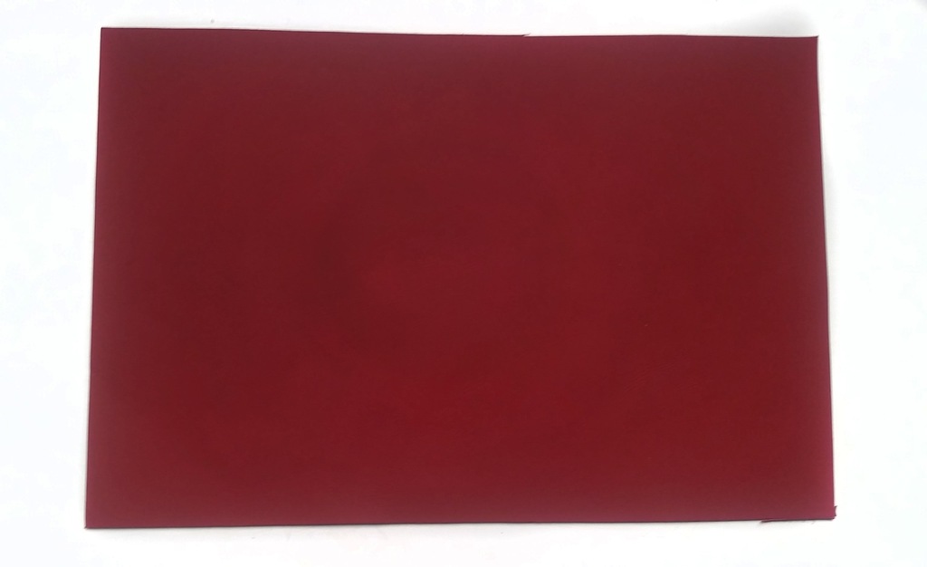 Skóra bydlęca licowa 46x30 1 -1,5mm czerwona (108)
