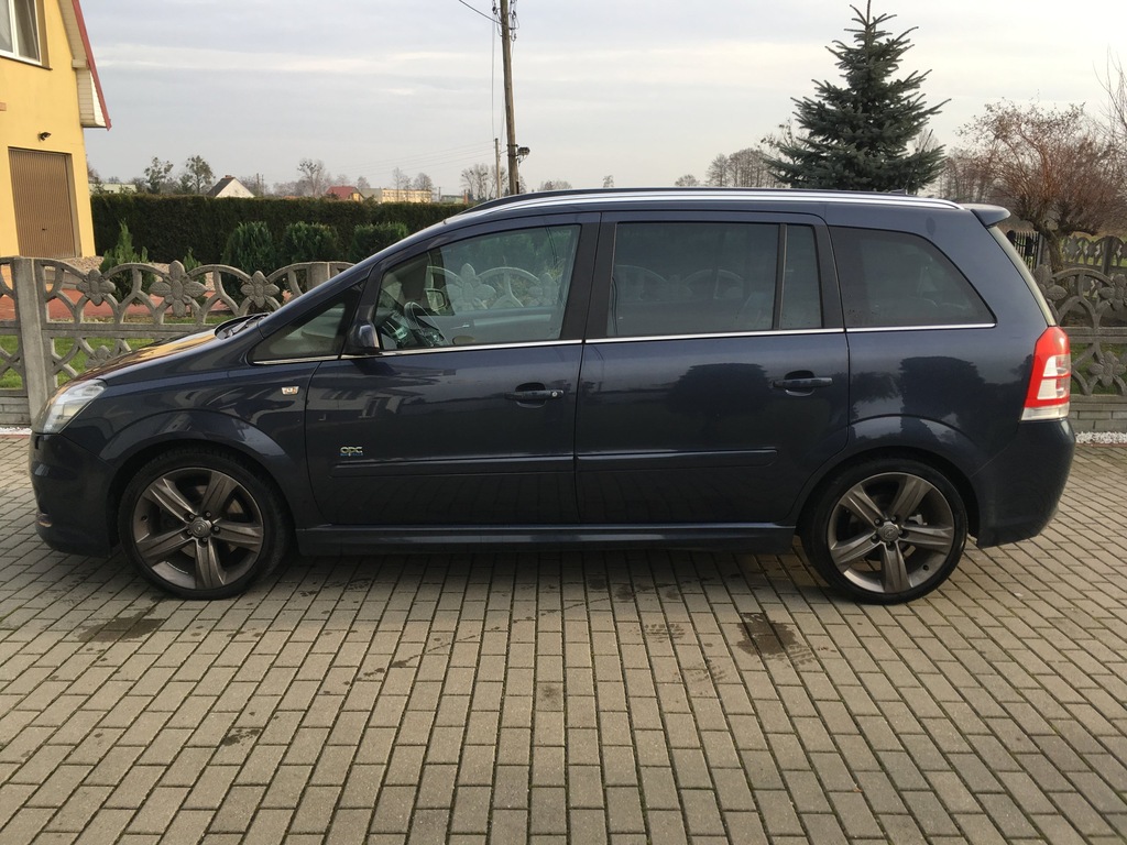 Opel zafira 2008 год