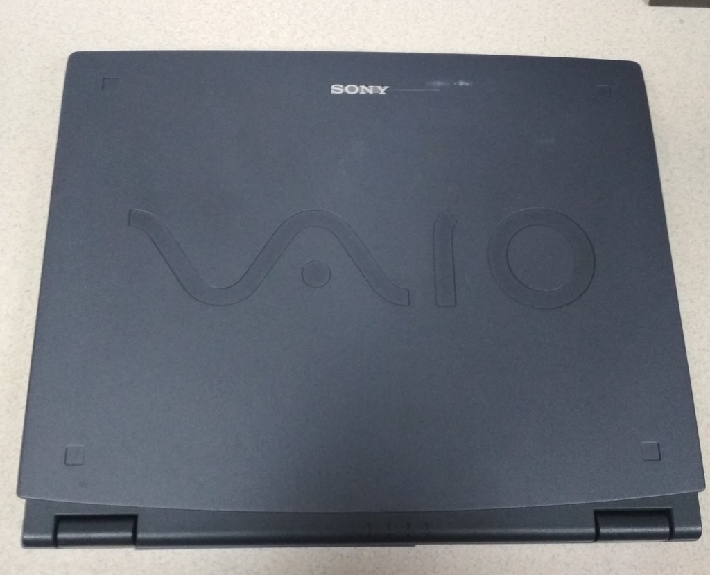 Sony Vaio PCG-F707 Pentium 3 128MB Ram FDD HDD 9GB
