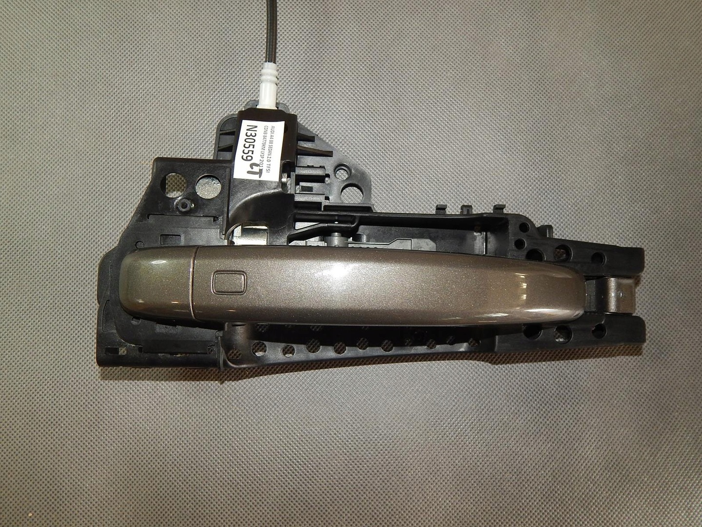AUDI A4 B8 REAR HANDLE LEFT LY1P