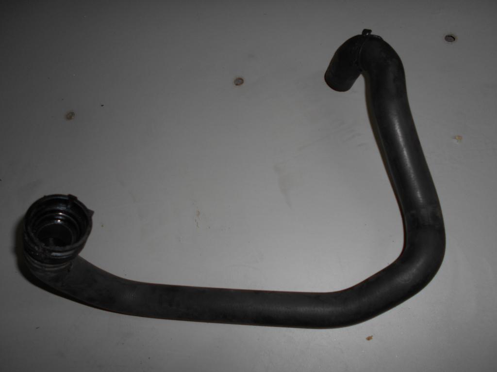 trouba hadice vody VW PASSAT B6 3C0122051